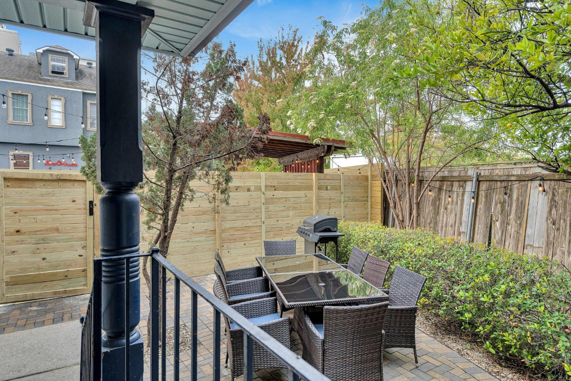 Mid-city Muse W Pool -spacious 5br Minutes To Fq Hotel