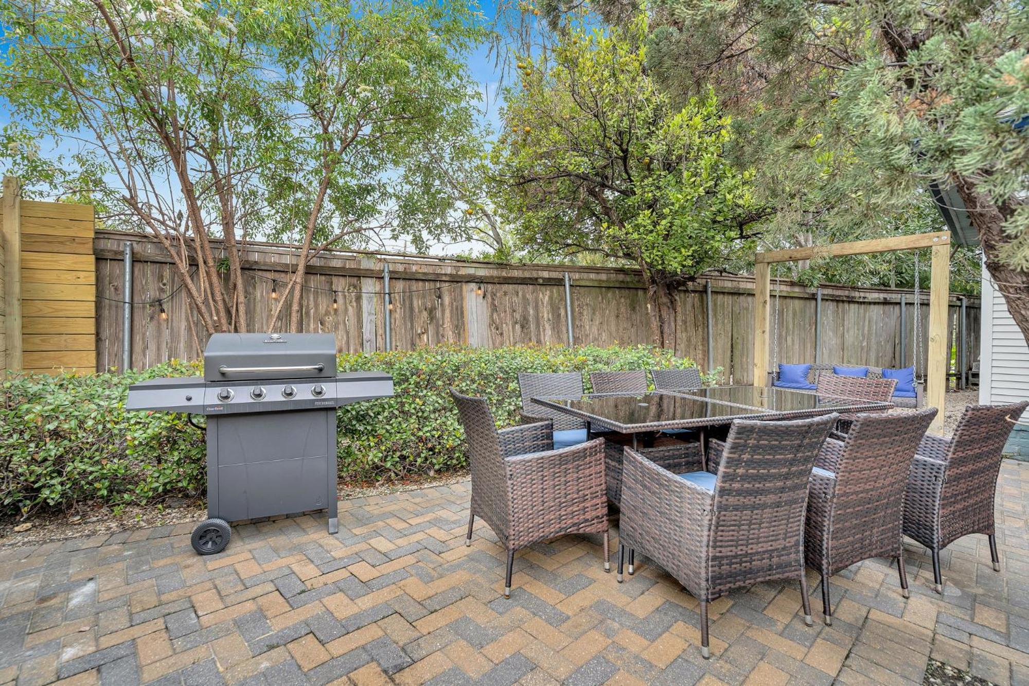 Mid-city Muse W Pool -spacious 5br Minutes To Fq Hotel *