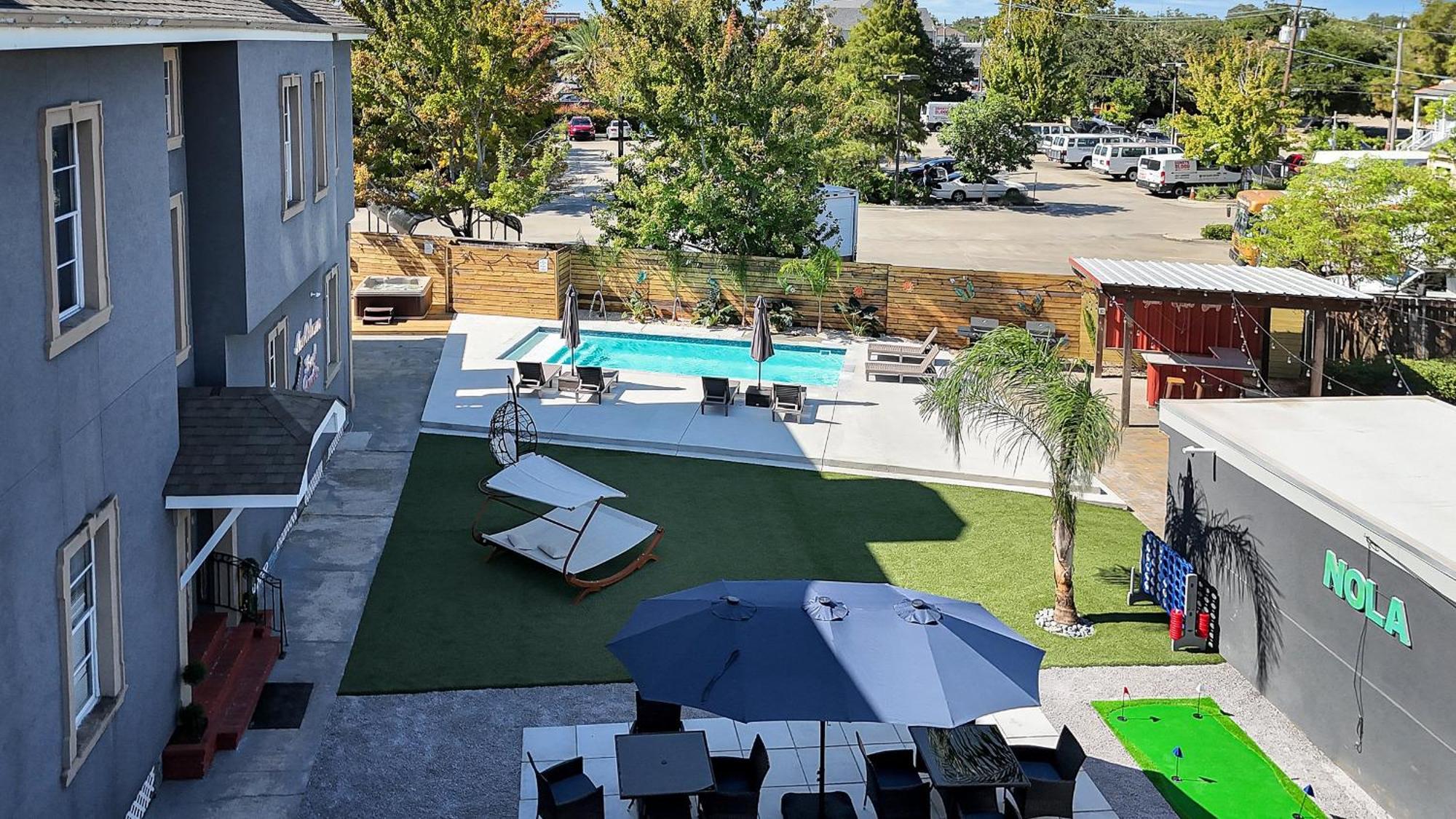 Mid-city Muse W Pool -spacious 5br Minutes To Fq Hotel