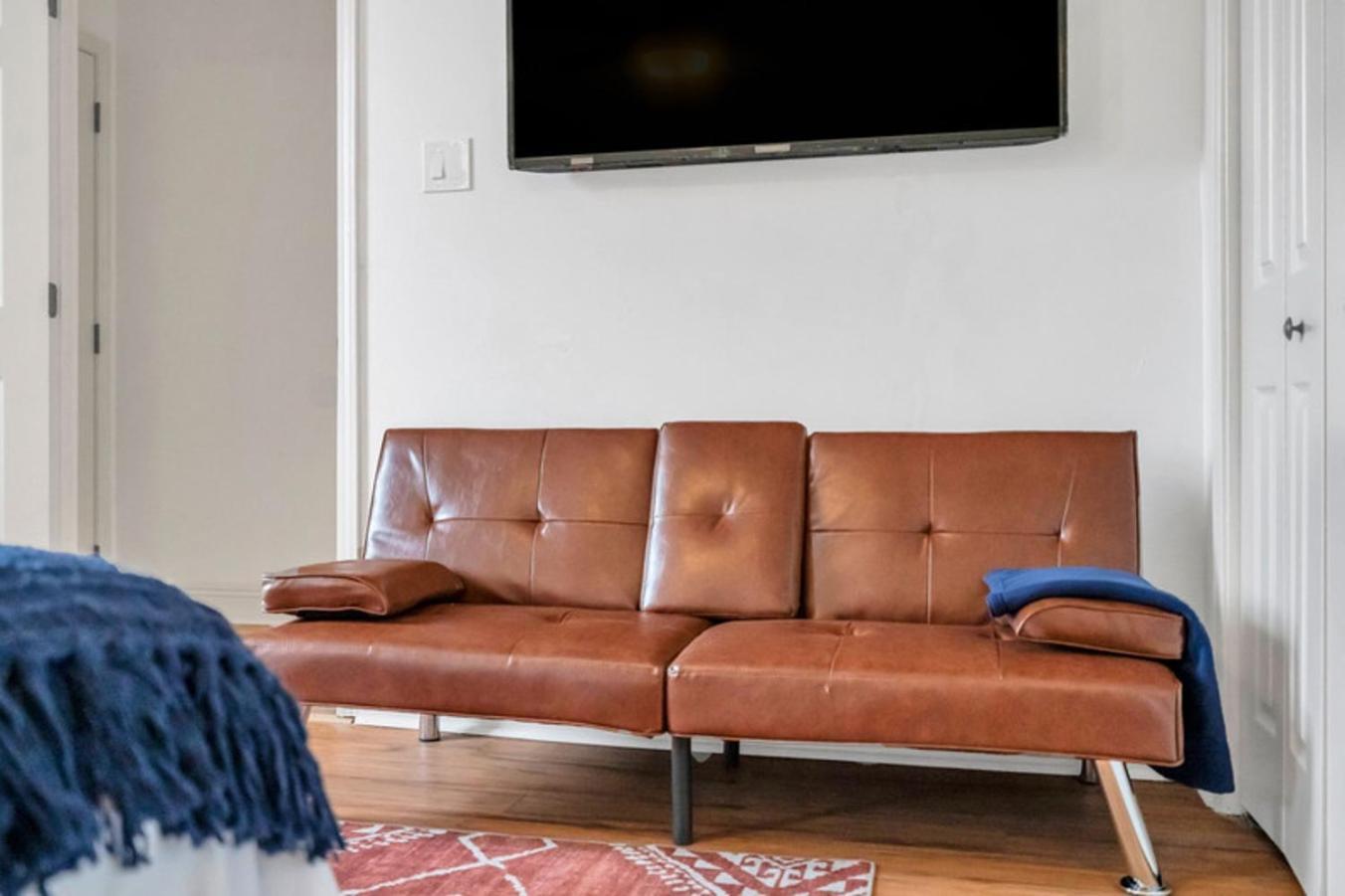 Mid-city Muse W Pool -spacious 5br Minutes To Fq Hotel