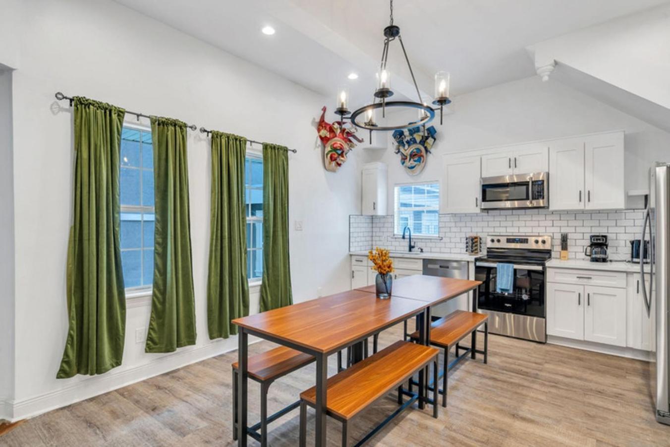 Hotel Mid-city Muse W Pool -spacious 5br Minutes To Fq