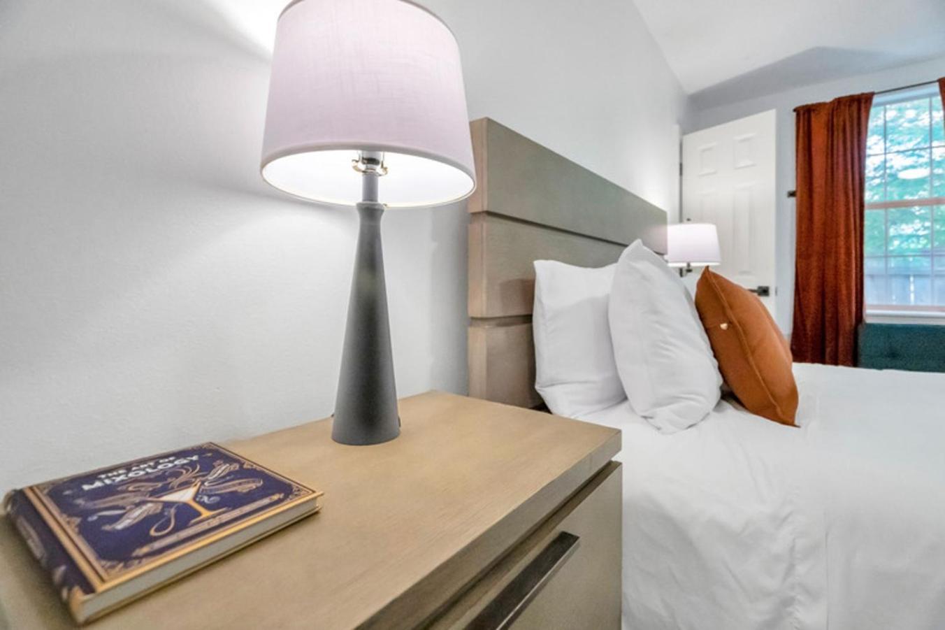 Mid-city Muse W Pool -spacious 5br Minutes To Fq Hotel *