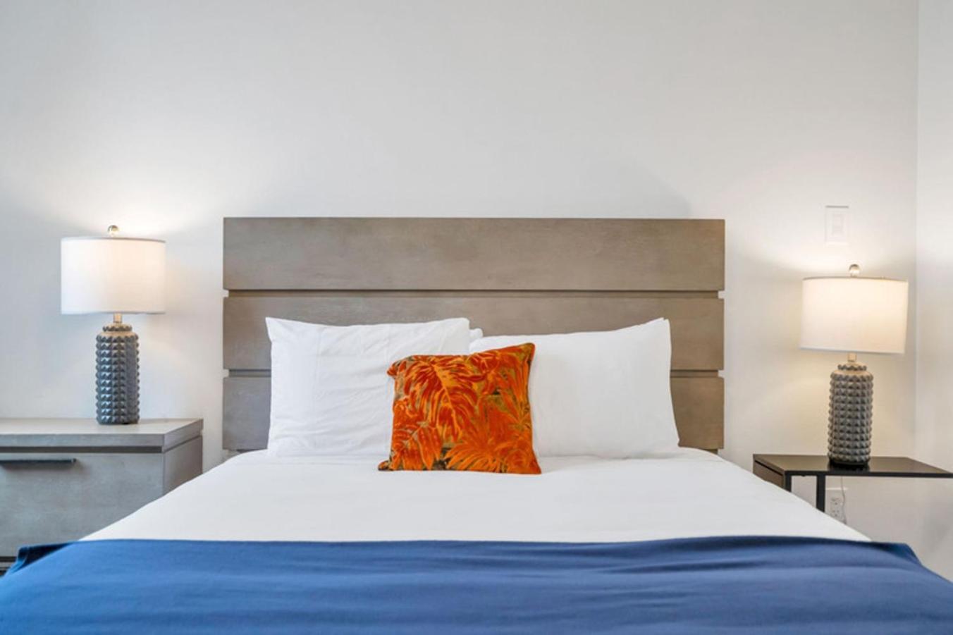 Mid-city Muse W Pool -spacious 5br Minutes To Fq Hotel