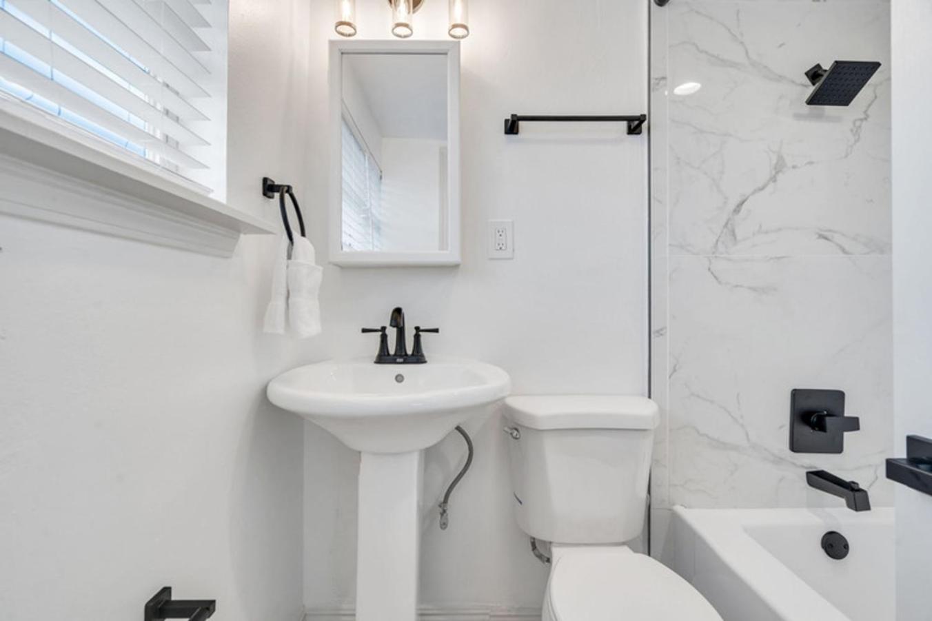 Mid-city Muse W Pool -spacious 5br Minutes To Fq Hotel