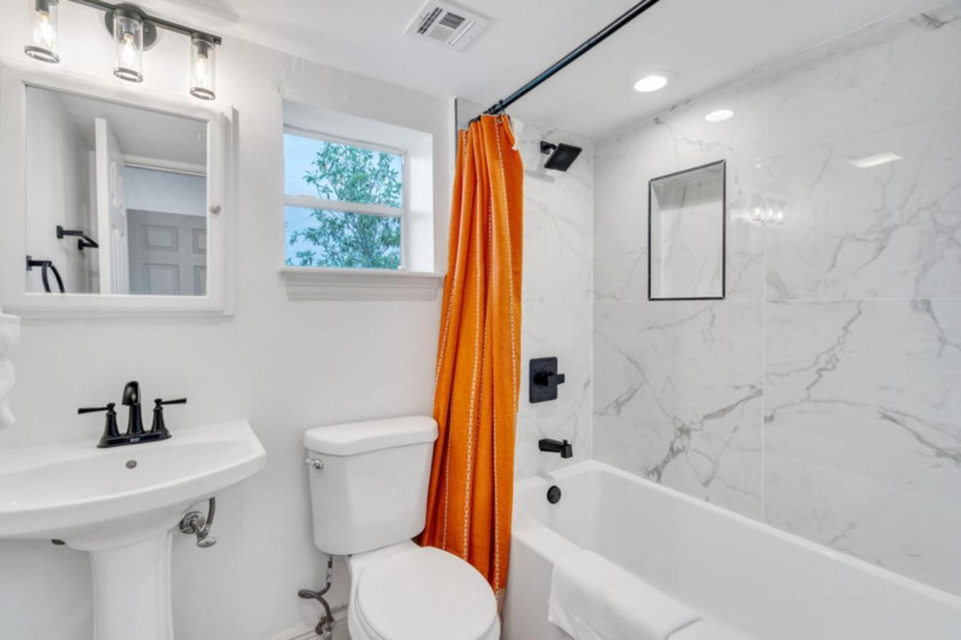 Mid-city Muse W Pool -spacious 5br Minutes To Fq Hotel *