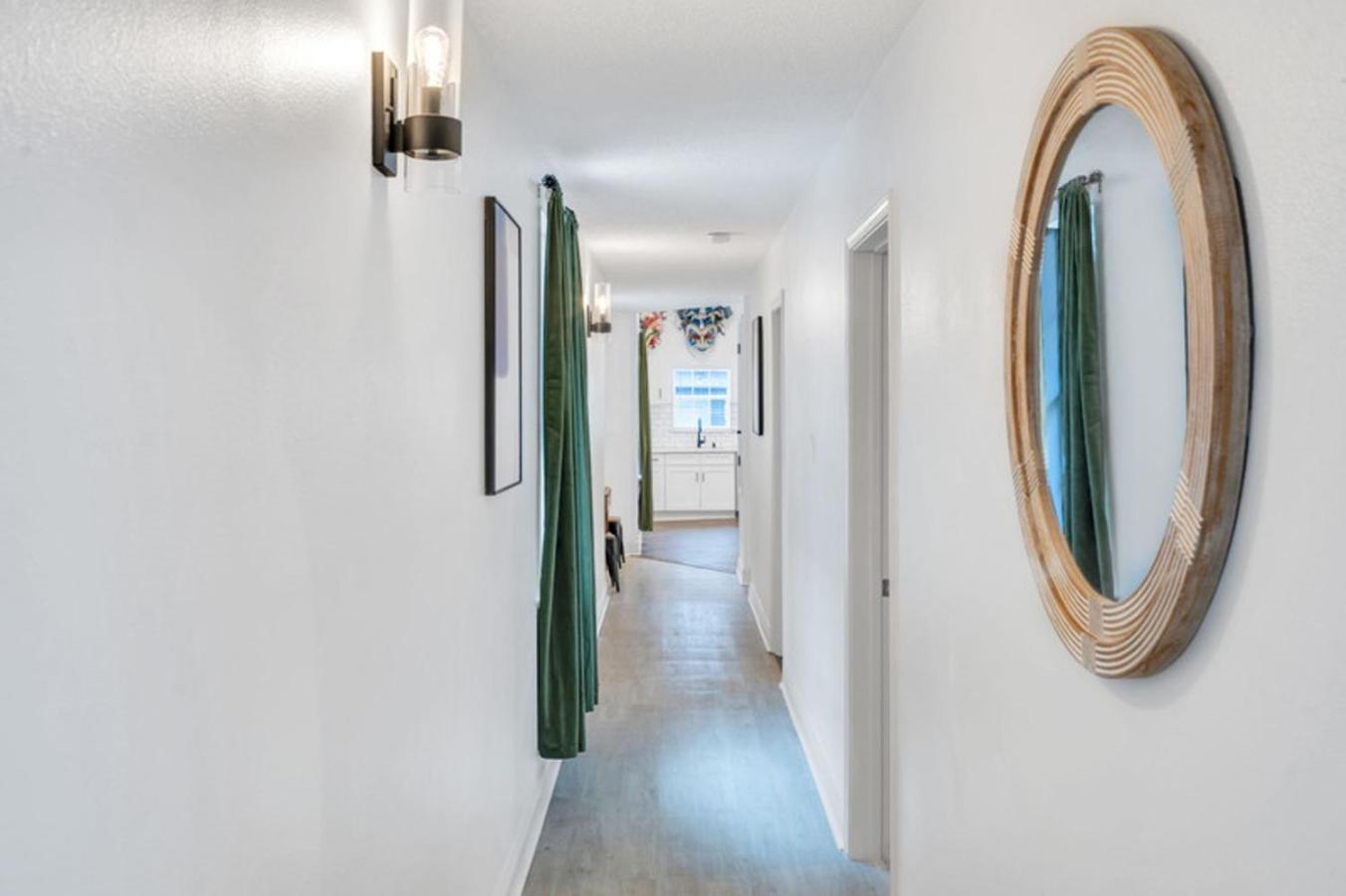 Mid-city Muse W Pool -spacious 5br Minutes To Fq Hotel